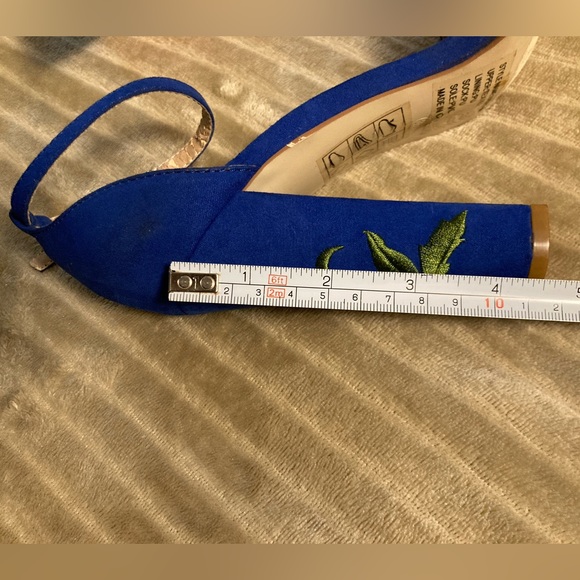 FRH Hazel Faux Suede Block Heels Floral Embroidered Open Toe Ankle Strap Sz 8.5 - Picture 16 of 16